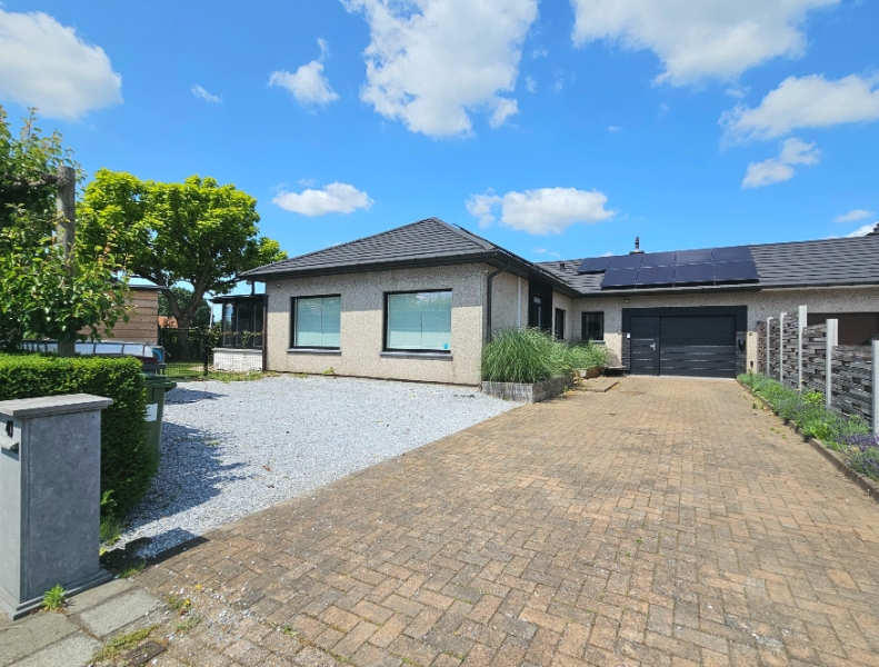RECENT GERENOVEERDE BUNGALOW - OOK GESCHIKT ALS KANGOEROEWOONST GELEGEN IN EEN RUSTIGE WOONWIJK TE ZELZATE - foto 1