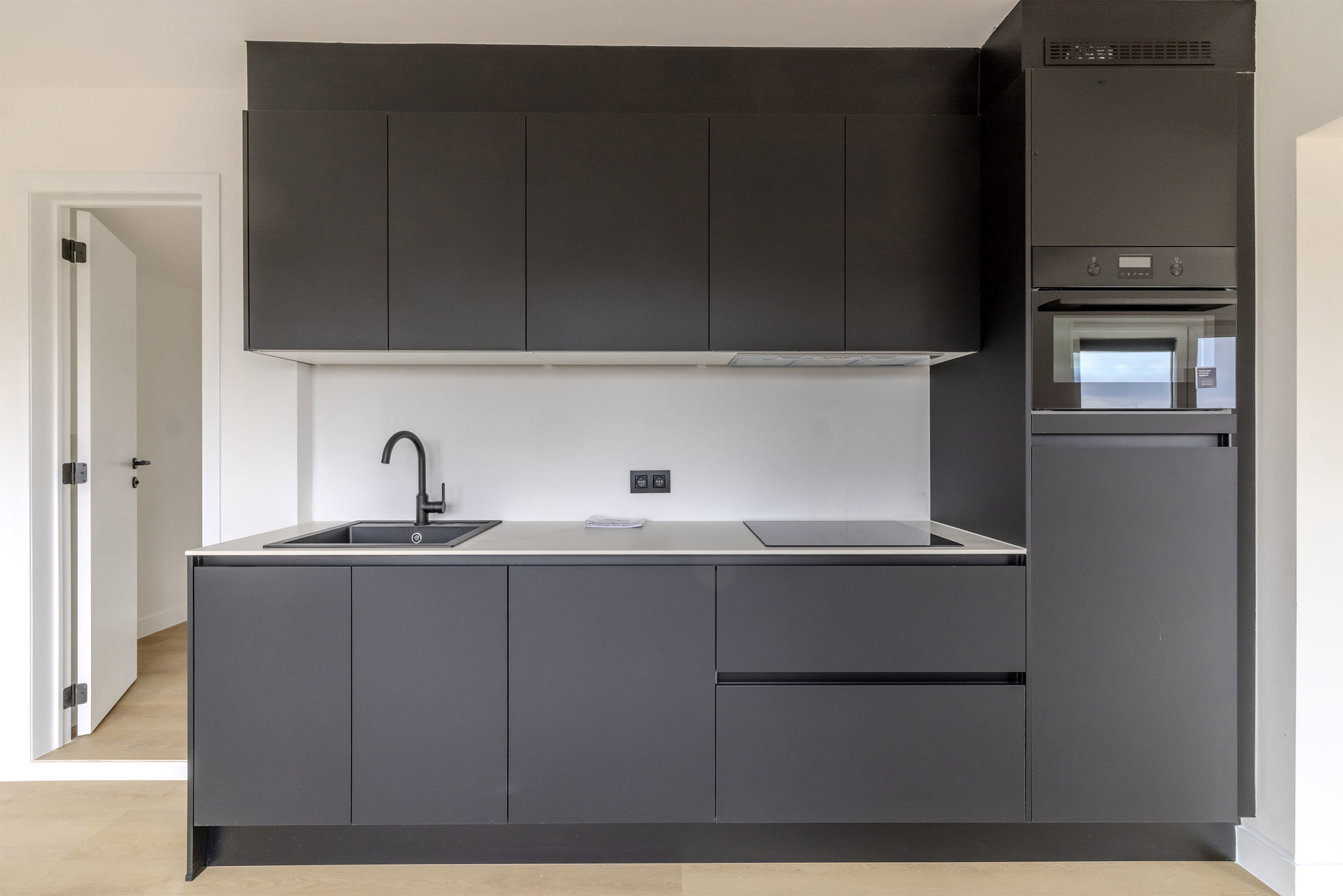 Gerenoveerd appartement met twee slaapkamers en staanplaats - foto 5