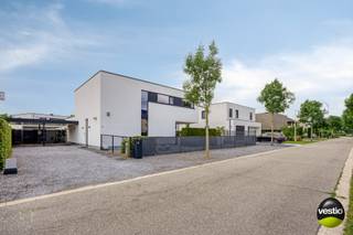 Welkom in deze prachtige en energiezuinige villa, gelegen aan de Spelvojestraat 43 in Hasselt, in een uiterst rustige en kindvriendelijke buurt op...