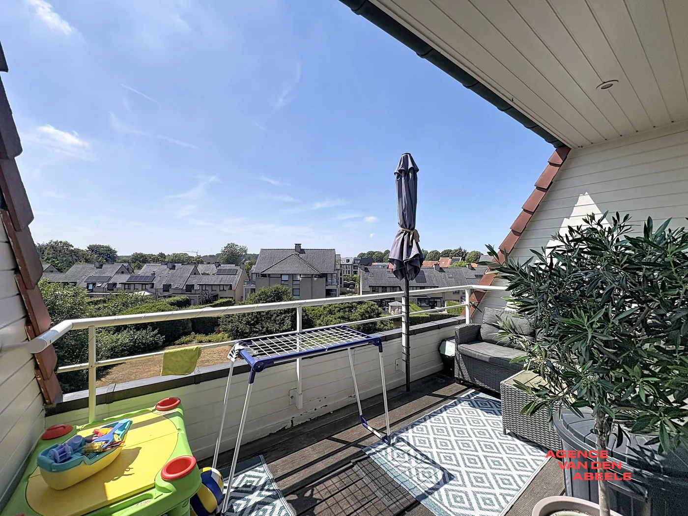 Ruim appartement met 2 slaapkamers en garage - foto 5