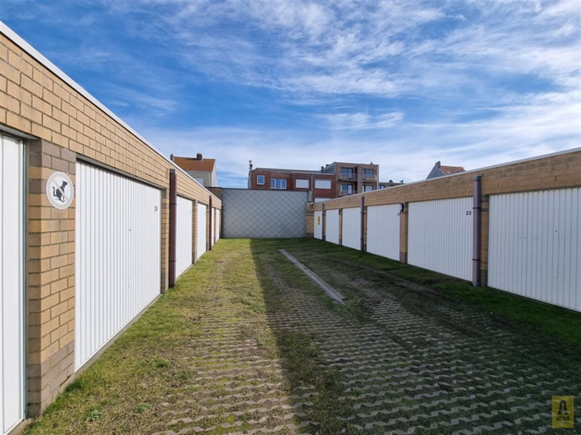 Garage for rent in Bredene - photo 2