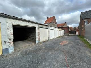 <u>Wervik - Garage te koop met een oppervlakte van 15m².</u>
<p>Garage te koop in de <strong>Rekestraat te Wervik</strong>. Ideaal als parkeerplaats, opslagruimte of investering. Praktisch gelegen en interessant voor zowel eigen gebruik als verhuur.</p>
<p><strong>Interesse? Neem gerust contact op voor meer informatie of een bezoek.</strong></p>