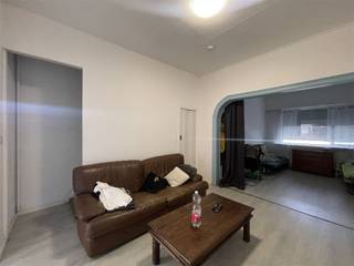 <p><span>KONINGIN ASTRIDLAAN 2, 2830 WILLEBROEK:</span></p><p><span>Woning met garage en bijgebouw</span></p><p><span> </span></p><p><span>Deze woning is gelegen aan de rand van de A12 Antwerpen - Brussel (richting Antwerpen).</span></p><p><span>De centrale ligging heeft troeven voor de bereikbaarheid.</span></p><p><span> </span></p><p><span>Het perceel zelf heeft een grootte van 700 m² en ligt tussen de woning en de A12.</span></p><p><span> </span></p><p><span>De woning zelf is op het gelijkvloers ingedeeld: inkomhal, leefruimte, aparte keuken, badkamer, trappenhal, een ruime garage en een bijgebouw (+/- 20 m²). </span></p><p><span>Op de eerste verdieping zijn er twee slaapkamers.</span></p><p><span> </span></p><p><span>Voor meer info of een bezoek kan u terecht op 03 888 44 01 of via <span>info@immodillen.be</span></span></p><p><span> </span></p>