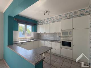 Goed gelegen appartement op de tweede verdieping bestaande uit inkom met vestiairekasten en apart toilet, ruime woonkamer met terras,...