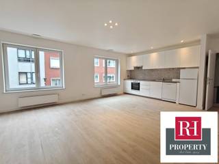 A stone's throw from Saint-Job station, close to public transport and numerous shops, Rh Property presents this splendid flat, in its first...