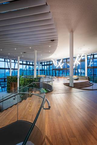 Bureaux high-end à partir de 27 m² jusqu'à 651m² (et plus) à louer auprès le R0 et l'E40 à Diegem. Les bureaux qualitatifs sont situés dans le state-of-the-art Greenhouse BXL bâtiment avec un co-working lounge, restaurant, salle de réunion et bientôt un parc avec un parking souterrain. Bonne accessibilité grâce au R0 et E40 dans l'environnement. Pour plus d'infos ou une visite sur lieu 02/420.00.00.