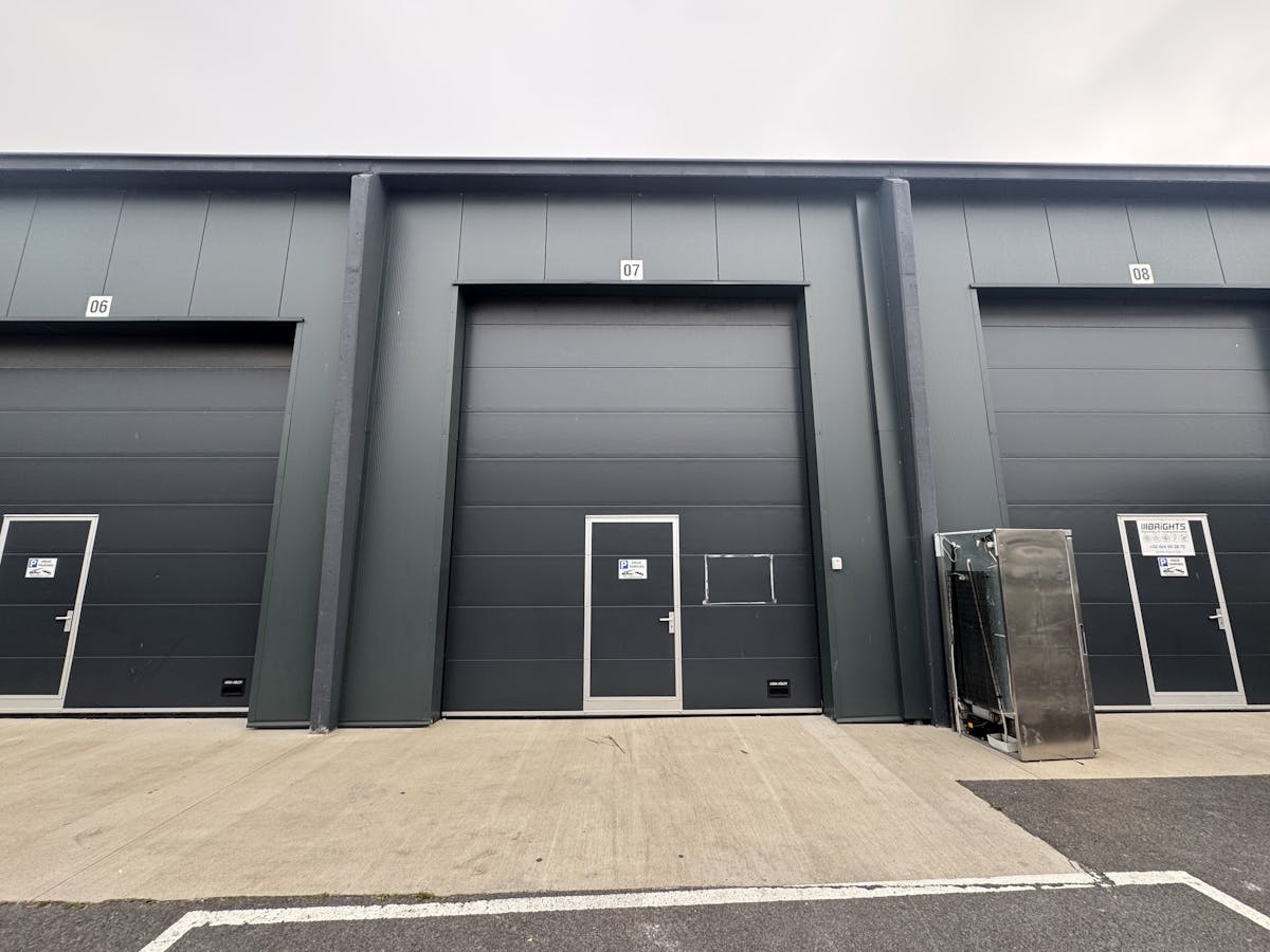 Centrally located warehouse for rent (90 m²) in Middelkerke - photo 4