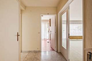 <div>
<div>
<div>
<div>
<div><strong>Lichtrijk appartement op een gegeerde locatie</strong><br /><br />Op te frissen appartement van <strong>ca. 85m²</strong> met een zuidgericht terras gelegen op de tweede verdieping. Dankzij de indrukwekkende gevelbreedte geniet u van veel lichtinval en ruimte. De woning bevindt zich op een absolute toplocatie in Borgerhout, op wandelafstand van het openbaar vervoer, winkels, scholen, gezellige horecazaken en het gezellige <strong>Te Boelaarpark.</strong><br /><br /><strong>Indeling</strong><br />- Inkomhal met ingebouwde kasten<br />- Toilet<br />- Slaapkamer 1 met aansluitende dressing/berging<br />- Badkamer<br />- Keuken<br />- Ruime leefruimte <br /><br /><strong>Bijzonderheden</strong><br />- Mobiscore <strong>9,4/10</strong><br />- Indrukwekkende gevelbreedte<br />- <strong>EPC B</strong> met een score van <strong>126 kWh/(m² jaar)</strong><br />- Zuidgericht terras<br />- Kelderberging inbegrepen<br />- Mogelijkheid tot aankoop van een autostaanplaats</div>
</div>
</div>
</div>
</div>
