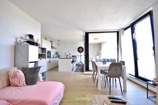 Quasi nieuwbouw appartement op wandelafstand van het stadscentrum van Ronse, met alle nodige voorzieningen en een vlotte bereikbaarheid...