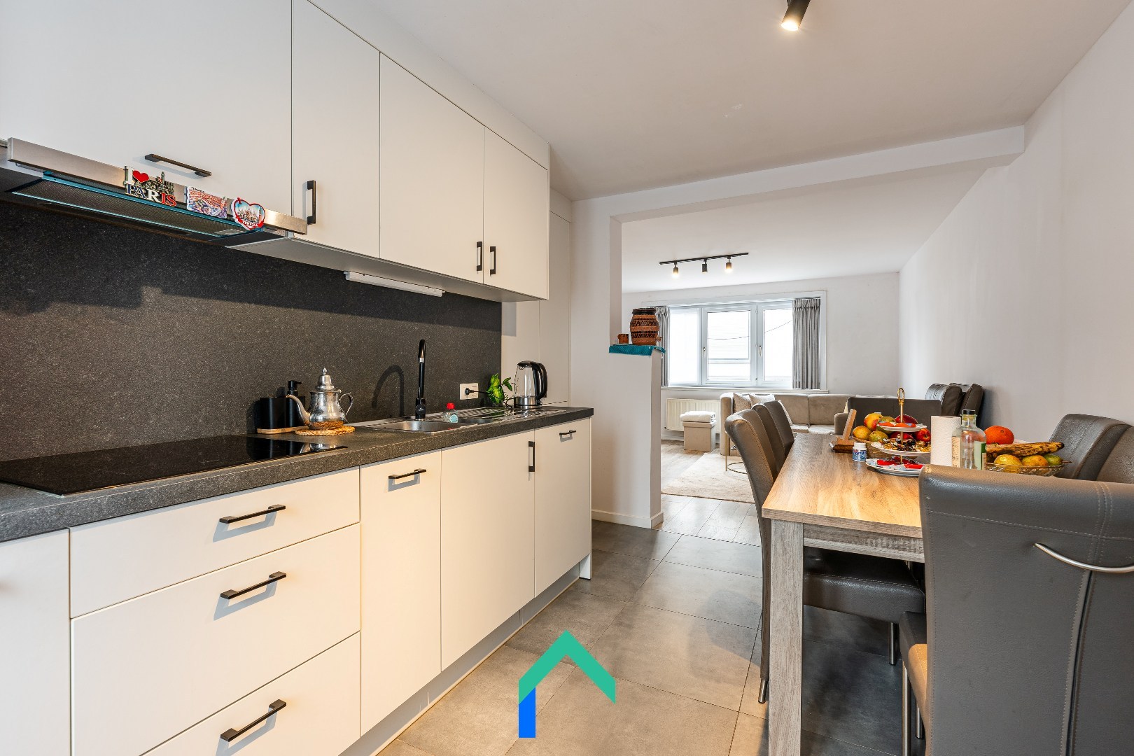 Instapklare handelsruimte met gerenoveerd duplexappartement in hartje Meulebeke - foto 4
