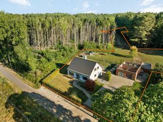 Droom je van rust, ruimte en natuur? Deze landelijke woning ligt verscholen in een prachtig groen landschap, volledig omringd door velden en biedt...