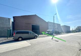 Opslagplaats/-unit op locatie met goede verbindingen te industriezone Spinnerijstraat 8793 Waregem; Toegang: via een schuifpoort vooraan en naar...