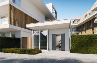 Dit appartement maakt deel uit van het nieuwbouwproject Sailors' Park - Villa Manta.<br /><br />Het duplexappartement is gelegen op de derde en vierde verdieping en werd op plan ingedeeld als volgt:<br />Op het derde verdiep kom je binnen in de inkom met toilet en berging, bureaukamer met een klein terras, open ingerichte keuken met berging en leefruimte palend aan een terras. <br />Via een traphal krijg je toegang tot het vierde verdiep die voorzien is van 3 slaapkamers, 2 badkamers met inloopdouche of bad, apart toilet en 2 ruime terrassen waarvan 1 met terrasberging.<br />Een terras is zuidwestelijk georiënteerd. <br /><br />Verplicht aan te kopen autostaanplaats of afgesloten garagebox is niet in de prijs inbegrepen. <br /><br />Appartement: 146,19 m²<br />Terrassen: 44,13 m² + 6,52 m² terrasberging