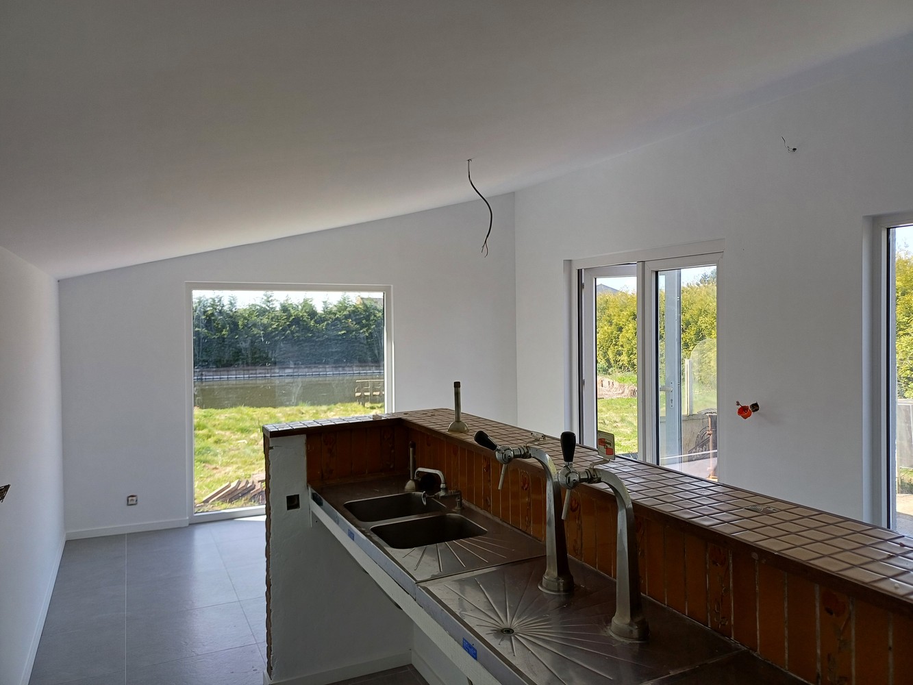 VOLLEDIG GERENOVEREERDE KANTINE MET VISVIJVER - photo 4