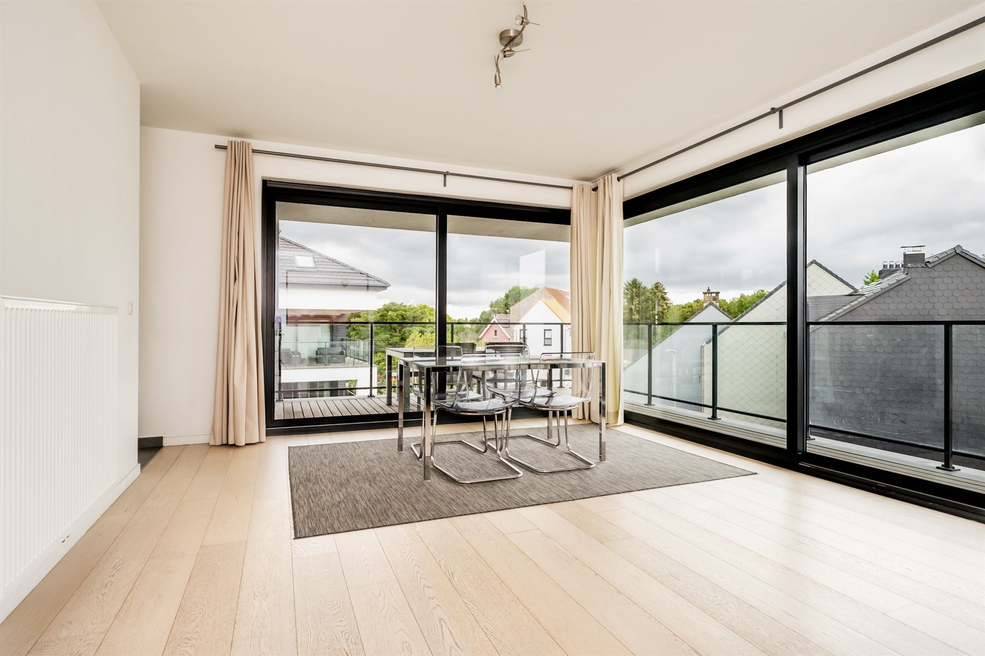 Appt lumineux, meublé,terrasse – Emplacement stratégique à Waterloo - photo 2