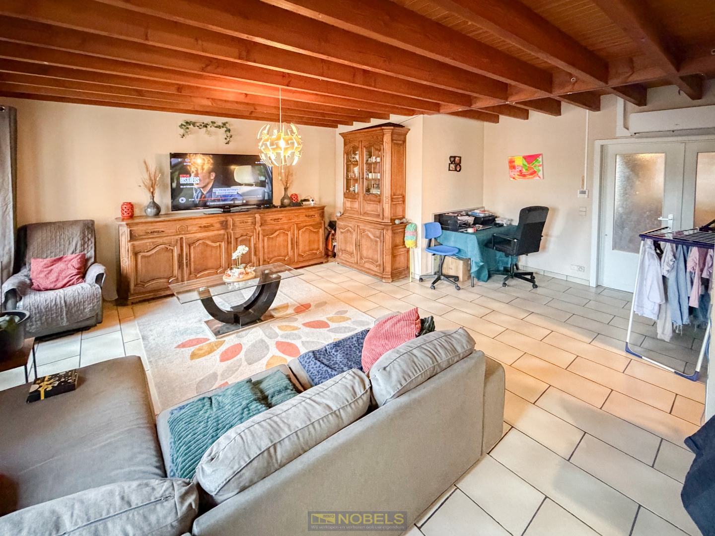 Te huur, ruim appartement met 2 slaapkamers met uitzicht op de markt van Wetteren - photo 5