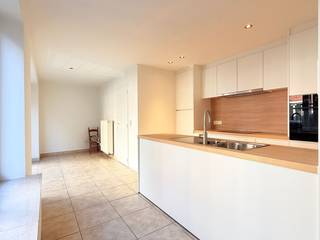 Dit lichtrijke instapklare appartement bevindt zich op de eerste verdieping binnen de residentie en geniet van een uiterst gunstige ligging,...