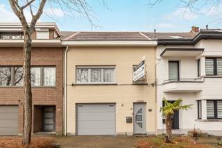 Looking for a house with 3 (mog.4) bedrooms in the center of Brasschaat. Then this house on the Van de Wiellei might be for you. Close to...