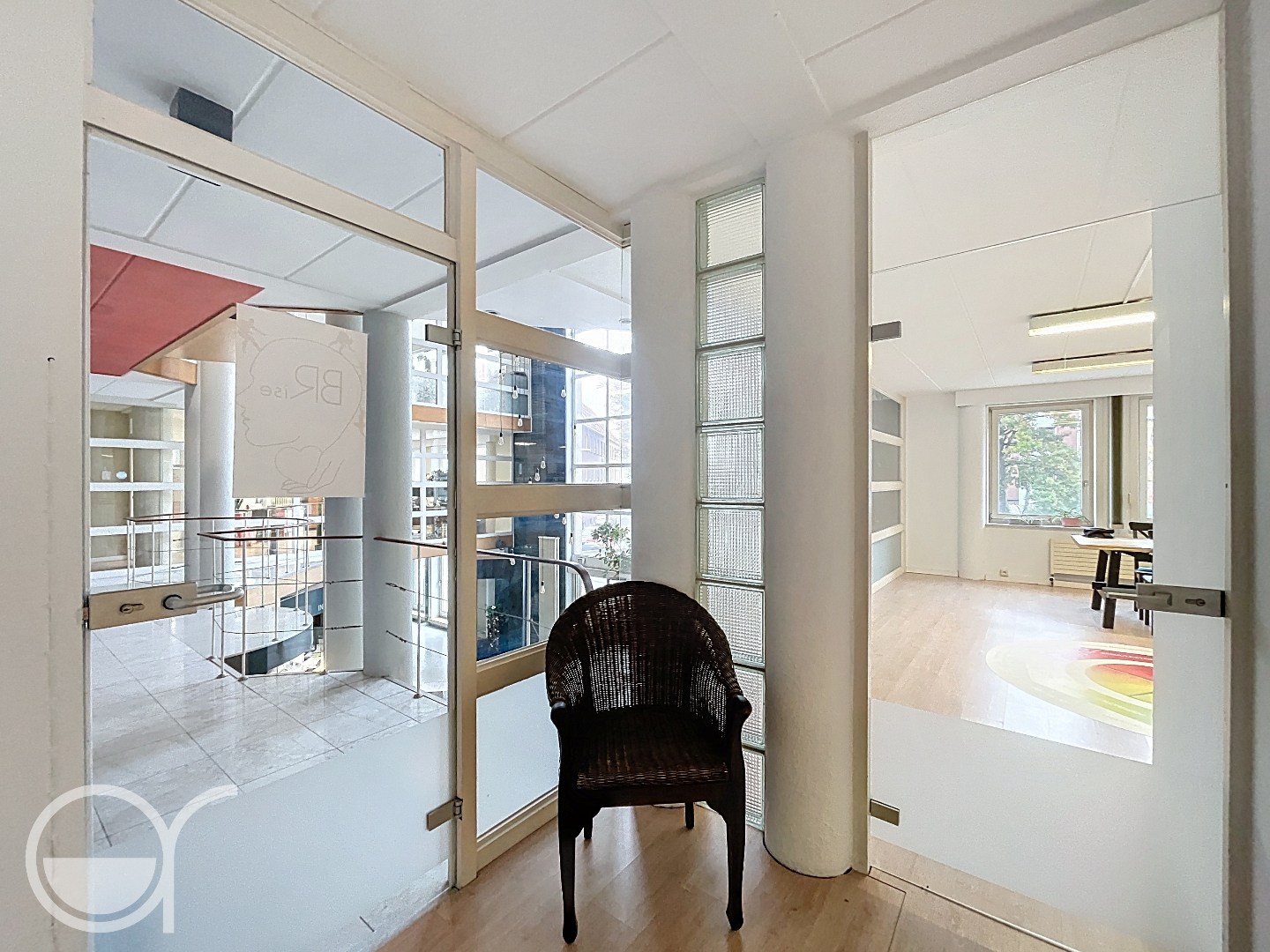 Uitstekend gelegen kantoorruimte met parking - foto 4