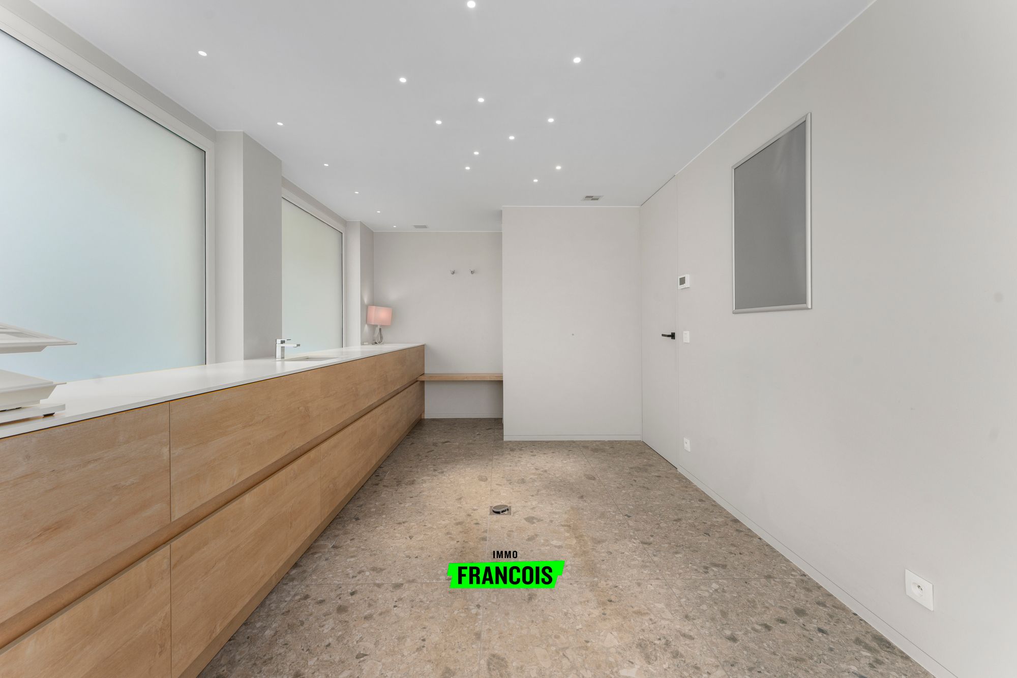 Unieke Opportuniteit te Koop in het Hart van Blankenberge! - foto 1