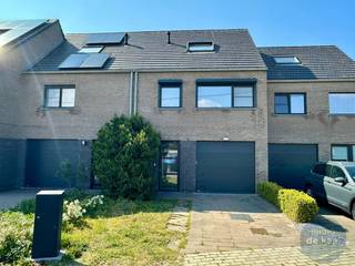 Recent en zeer goed onderhouden woning in het rustige Westende, gelegen kortbij zee, openbaar vervoer, winkels en scholen. Deze kanppe woning...