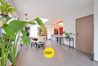 KIJKDAG 20/12 van 10u tot 12u (inschrijven via 058 622 815)Rustig gelegen gerenoveerde woning op 470 m² te Leke met vergezichten en ruime garage.Deze...