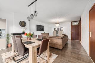 Te koop: ruim appartement in de August Wautersstraat, hartje centrum Temse, nabij scholen, openbaar vervoer en invalswegen.Dit appartement biedt een...