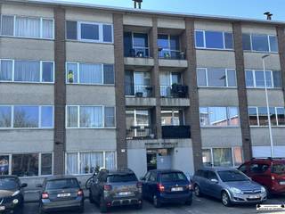 Gelegen in het charmante Edegem, presenteert dit verzorgde appartement dat te koop wordt gesteld samen met de garagebox.   ideale combinatie...