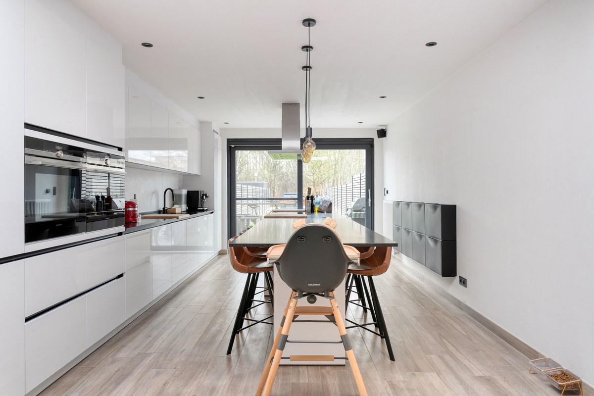 Gerenoveerde woning te koop in Heule met EPC A, conforme elektriciteit en ruime slaapkamers. - foto 4