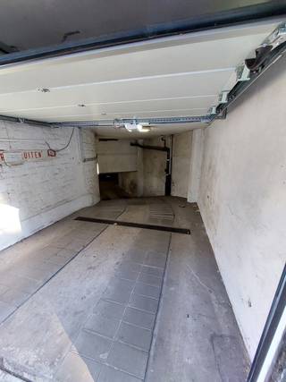 Ondergrondse autostaanplaats met automatische poort gelegen te Haringrostraat 15 te 2018 Antwerpen nabij Koning Albertpark, Brouwerij De...