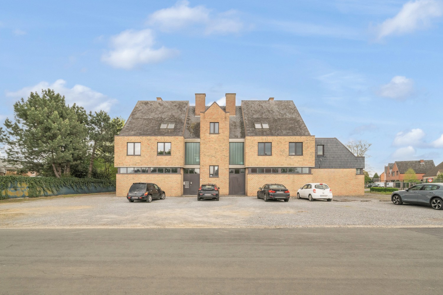 Top investeringspand: 5 appartementen en grote handelsruimte met kantoorruimte - photo 1