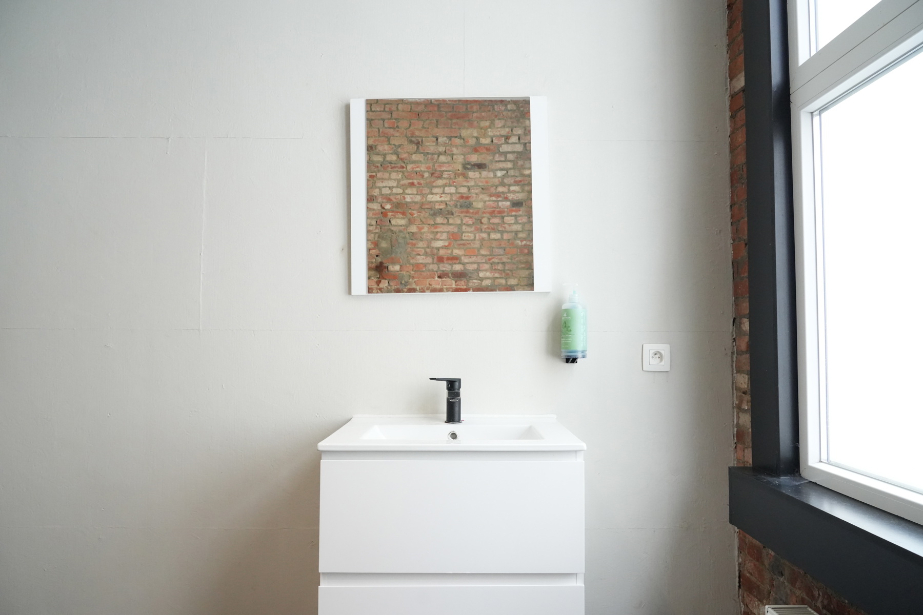 Ruim en lichtrijk triplex-atelier in de stad - foto 5