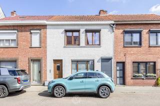 Ben je op zoek naar een verzorgde woning in het rustige en groene De Klinge? Dan is dit toffe huis misschien wel iets voor jou! Deze rijwoning is...