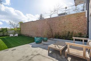 Stijlvolle woning met 3 slaapkamers, leuke tuin, oprit & EPC A in LierDeze woning is kwalitatief en met veel smaak gerenoveerd waardoor het voldoet...