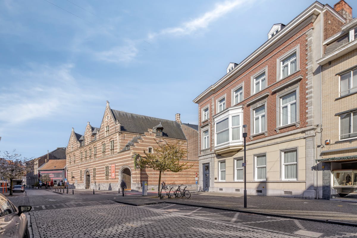 Handelsgelijkvloers te huur – Karaktervol pand (+200 m²) met parking in centrum Hasselt - foto 5