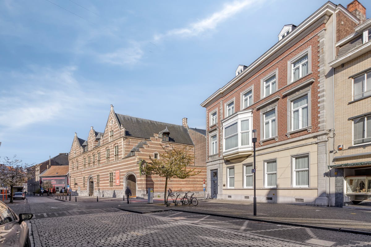 Handelsgelijkvloers te huur – Karaktervol pand (+200 m²) met parking in centrum Hasselt - foto 5