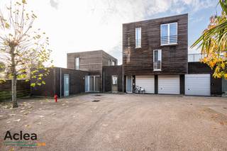 Deze instapklare woning vinden we terug op een rustig woonerf in Eeklo. De eigendom werd gebouwd in 2009 en werd steeds goed onderhouden. De...