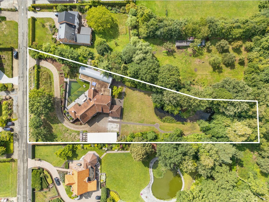 Exclusieve karaktervolle villa van +-585 m² op een prachtige natuurlijke terrein van 4875m² te Hasselt. - foto 5
