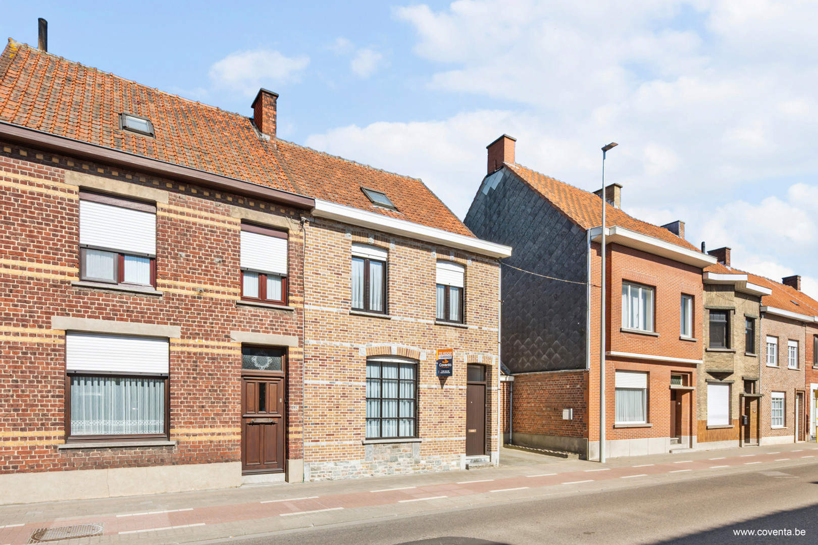 Ruime gezinswoning met garage en tuin te Roeselare - foto 1