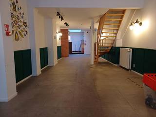 Dit pand is gelegen in de Hoogstraat, vlakbij de Grote Markt en de Suikerrui.Het pand heeft een gelijkvloers van +/-160m² met achteraan een keuken en...