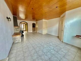 Geluwe - Woning met 3 slaapkamers, tuin en garage te koopIndeling:Inkomhal, living, kelder, eetkamer, keuken met zicht op de tuin, berging, badkamer,...