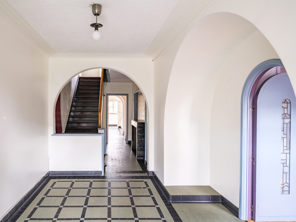 Uitzonderlijk aanbod aan het Miljoenenkwartier - Bijzonder karaktervolle, op te frissen, art-déco woning met fenomenale stadstuin nabij het Paul De Smet de Naeyerpark. - foto 5