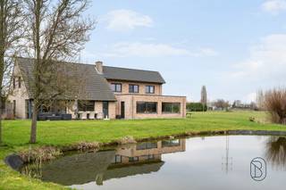 Welkom in deze unieke eigendom op een royaal perceel van maar liefst 6.339m².Hier geniet je van een zee aan ruimte, rust en privacy, omringd door...