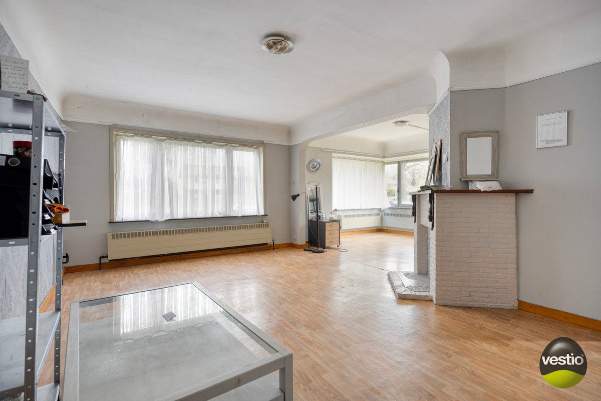 Ruime te renoveren woning met 3 slaapkamers op vlot bereikbare ligging (Genkersteenweg). - foto 5