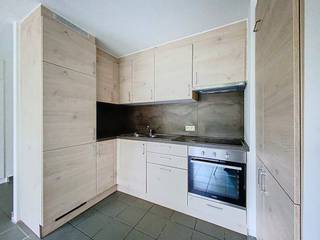 LIGGING: Deze studio is zeer centraal gelegen. Het centrum van Eeklo is op wandel/fietsafstand. Ook de invalswegen zoals bv. de E40 zijn dichtbij.INDELING:Leefruimte - keuken (kookplaat, dampkap, gootsteen, frigo) - badkamer (toilet, douche, wastafel) - gemeenschappelijke fietsenstallingEXTRA INFO: Deze eigendom is beschikbaar vanaf heden.Het appartement is volledig geschilderd. De verwarming is voorzien op basis van gas via radiatoren. EPC-score is B! Bekijk ook zeker de virtuele tour die voorhanden is op de website van www.dewaele.com.BEZOEKAANVRAAG:Interesse om deze studio te bezoeken? Vraag dan zeker je bezoek aan via MijnHuurprofiel via UITSLUITEND de website van Dewaele!