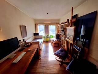 Leuke gelijkvloers appartement in de hippeSt Andries wijk.Vlakbij de Nationalestraat met alle voorzieningen.Opdelinging: binnenkomen doe je aan de...