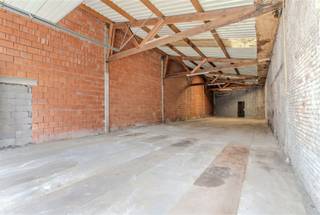 <p>Polyvalente Magazijn-/Atelierruimte van 140 m² te Huur – Topligging aan Park Spoor Noord<br />Op een uitstekende locatie, pal aan Park Spoor Noord, bevindt zich deze polyvalente ruimte van ca. 140 m² in de Biekorfstraat, een brede en aangename straat met een open karakter. De combinatie van een groene, levendige omgeving en een vlotte bereikbaarheid maakt dit een ideale uitvalsbasis voor ondernemers, creatieve beroepen en zelfstandigen.</p><p>De ruimte is geschikt voor onder meer:</p><p>- Magazijn en opslag<br />- Atelier of werkplaats<br />- Creatieve of ambachtelijke activiteiten<br />- Webshop of logistieke uitvalsbasis<br />- Diverse professionele toepassingen</p><p>Troeven<br />- Ca. 140 m² bruikbare oppervlakte<br />- Topligging aan Park Spoor Noord<br />- Gelegen in een brede, verzorgde straat met een aangename uitstraling<br />- Vlotte bereikbaarheid met wagen, fiets en openbaar vervoer<br />- Goede verbinding naar de Antwerpse Ring en het stadscentrum<br />- Veel mogelijkheden dankzij het open karakter</p><p>Een unieke kans voor wie een functionele bedrijfsruimte zoekt op een van de meest dynamische locaties van Antwerpen.</p><p>Interesse? Neem gerust contact op voor meer informatie of een bezichtiging: info@markasa.be of 03/827.72.92</p>