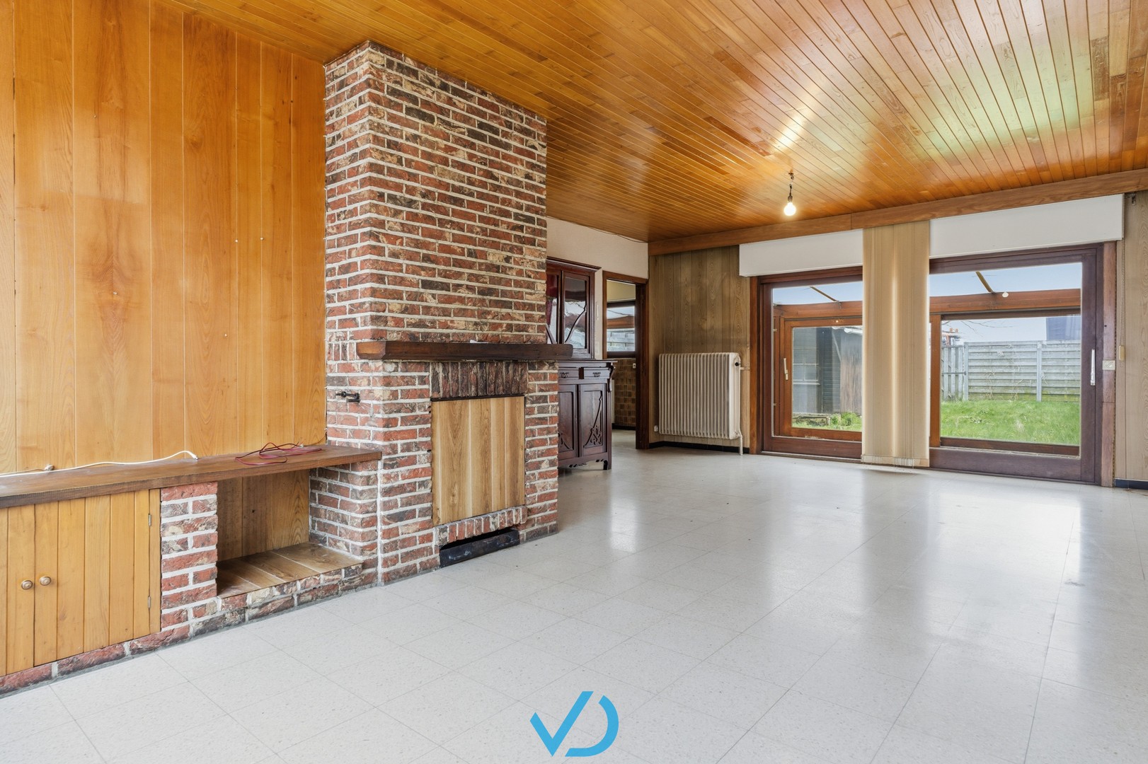 Ruime te renoveren woning met 4 slaapkamers, garage en zuidgerichte tuin in rustige wijk van Poperinge! - foto 2