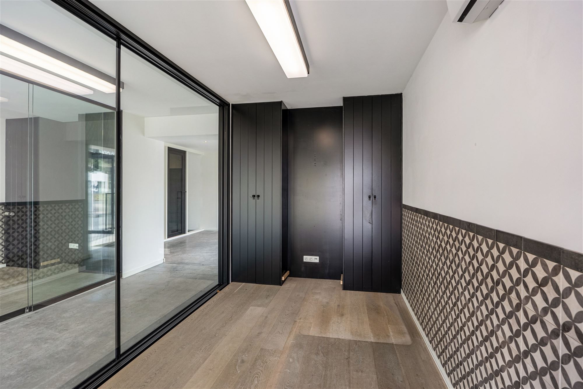 Commercial - photo 4