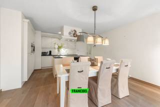 Dit stijlvolle appartement is gelegen op de tweede verdieping van een recente en verzorgde residentie en werd perfect afgewerkt met een...